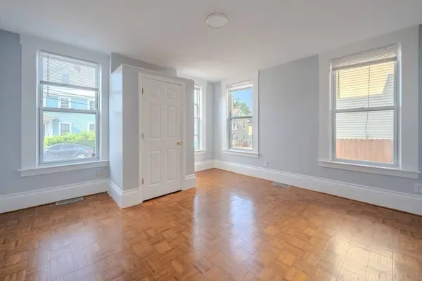 36 3rd St, Lowell, MA 01850