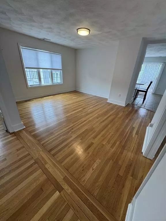 18 Dana St #2, Lowell, MA 01850