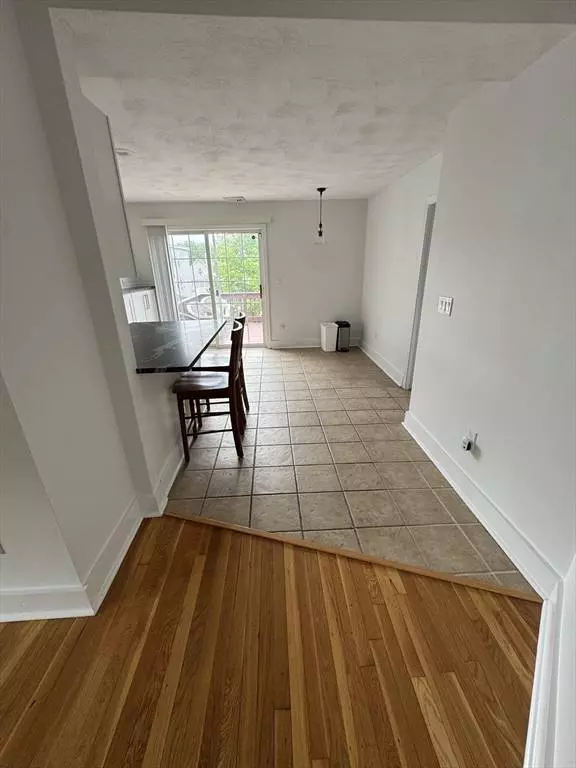 18 Dana St #2, Lowell, MA 01850