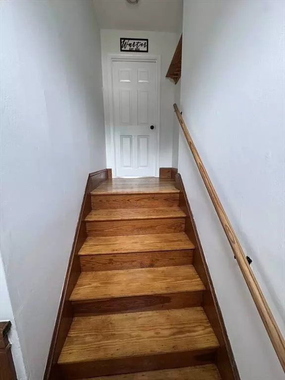 18 Dana St #2, Lowell, MA 01850