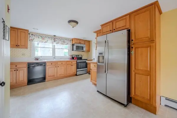 2 Scenic Rd, Peabody, MA 01960