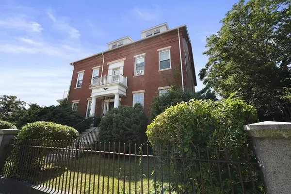 37 S 6th St, New Bedford, MA 02740