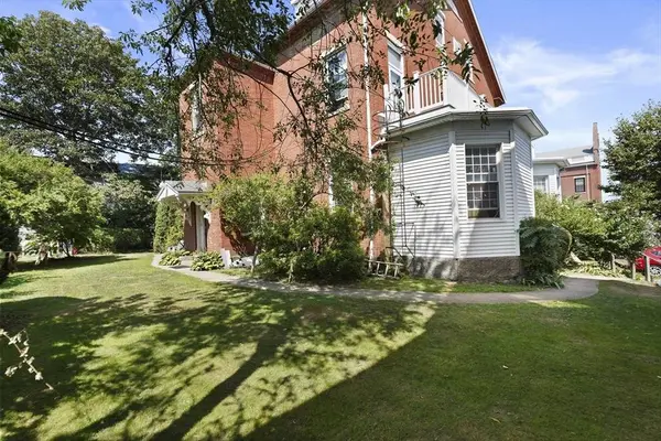 37 S 6th St, New Bedford, MA 02740