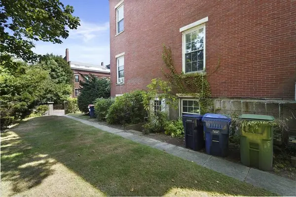 37 S 6th St, New Bedford, MA 02740