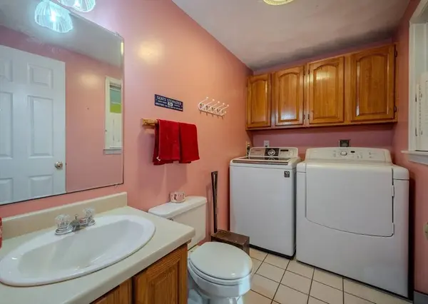 36 Orchard St, Merrimac, MA 01860