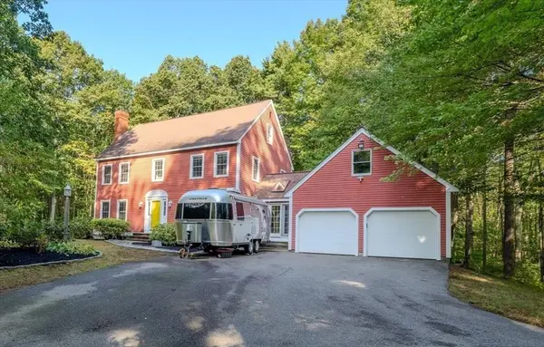 36 Orchard St, Merrimac, MA 01860