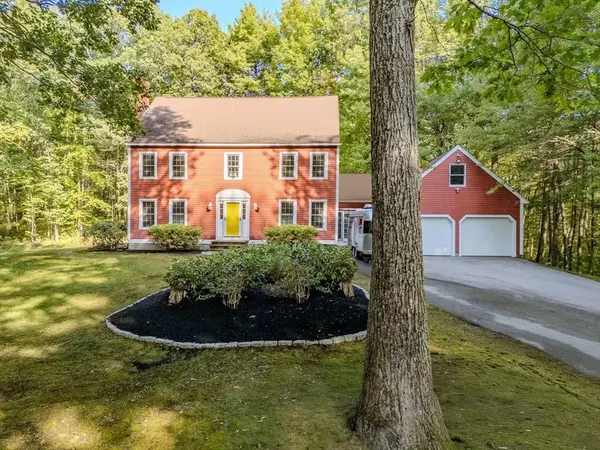 36 Orchard St, Merrimac, MA 01860