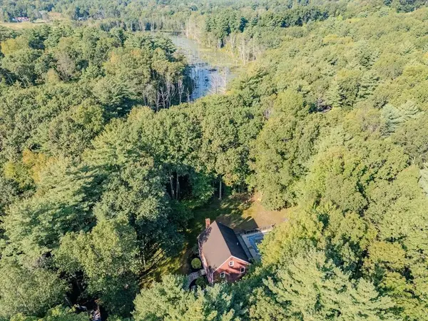 36 Orchard St, Merrimac, MA 01860