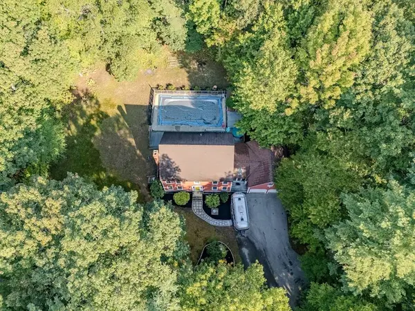 36 Orchard St, Merrimac, MA 01860