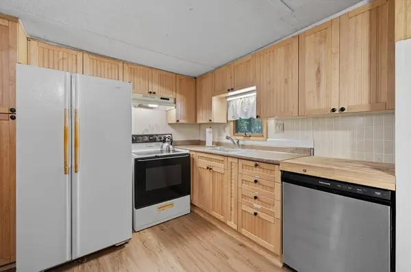 15 Humes St, Webster, MA 01570