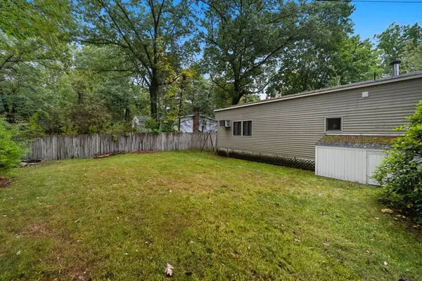 15 Humes St, Webster, MA 01570