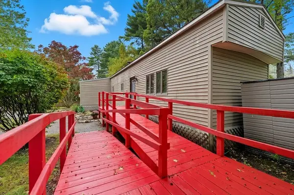 15 Humes St, Webster, MA 01570