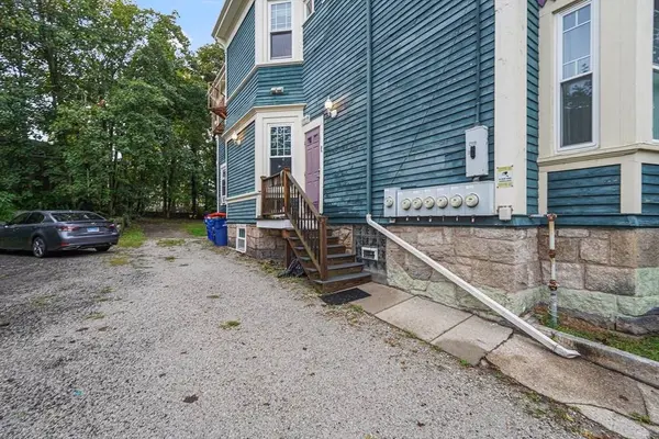 89 S 6th St, New Bedford, MA 02740