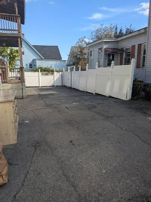 53 Royal St, Lowell, MA 01851