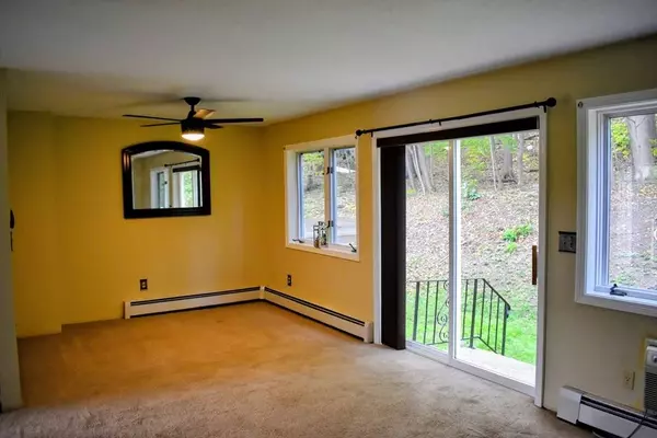 825 John Fitch Hwy #9, Fitchburg, MA 01420