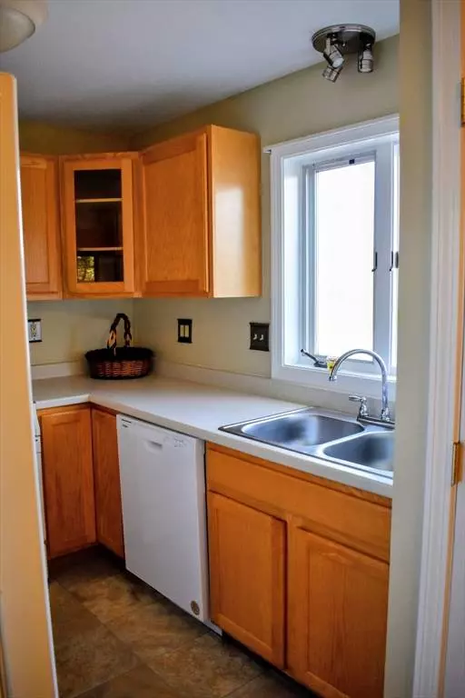 825 John Fitch Hwy #9, Fitchburg, MA 01420