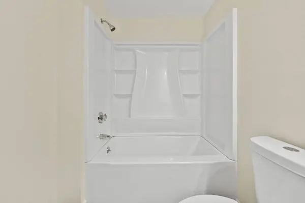 11 Hampshire St, Lowell, MA 01850