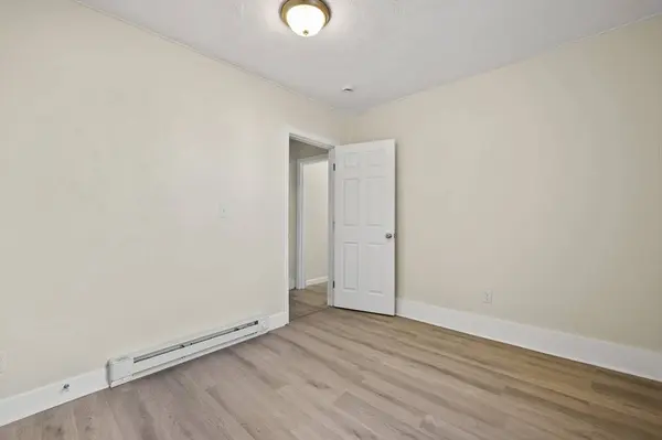 11 Hampshire St, Lowell, MA 01850