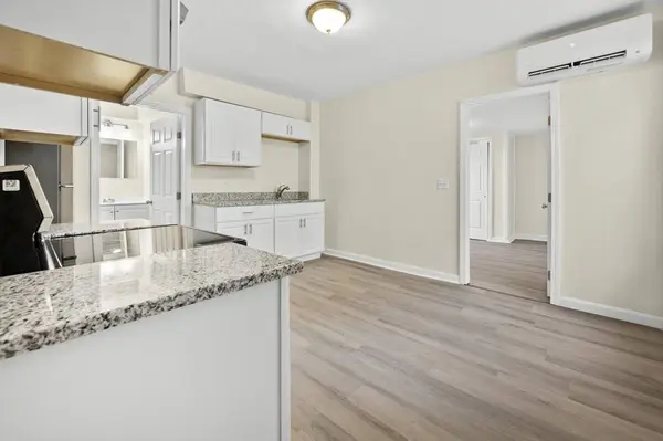 11 Hampshire St, Lowell, MA 01850