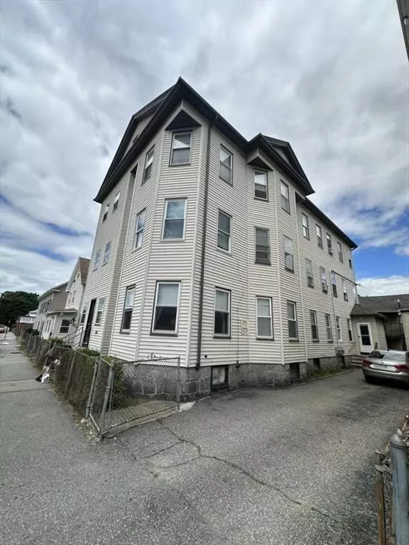 10 Ellsworth St, Worcester, MA 01610