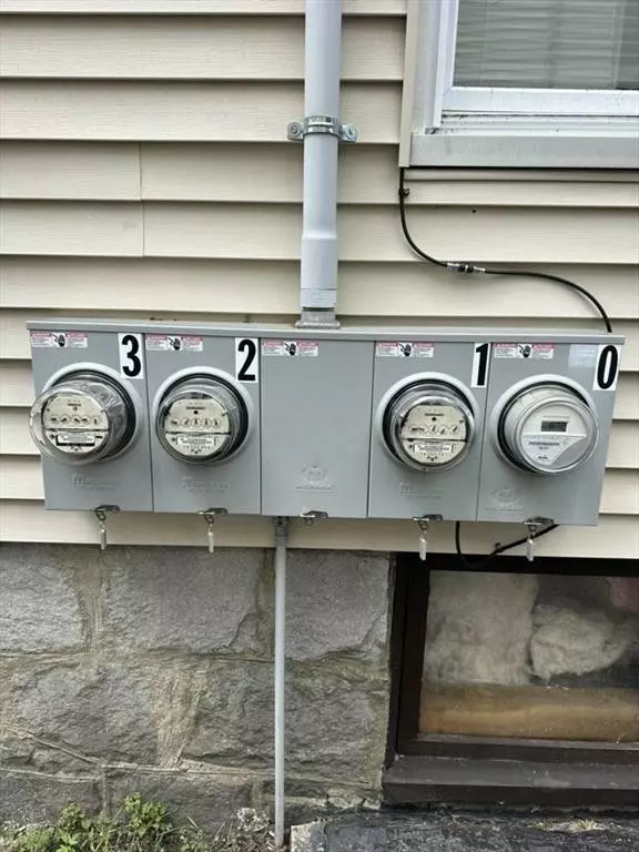 10 Ellsworth St, Worcester, MA 01610