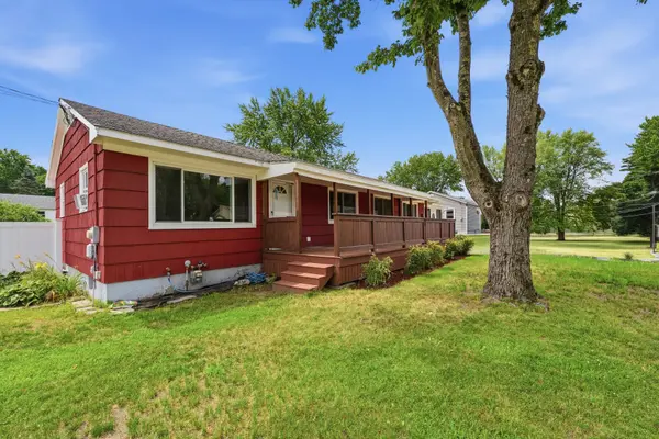 2 Iroquois Rd, Nashua, NH 03063-3515