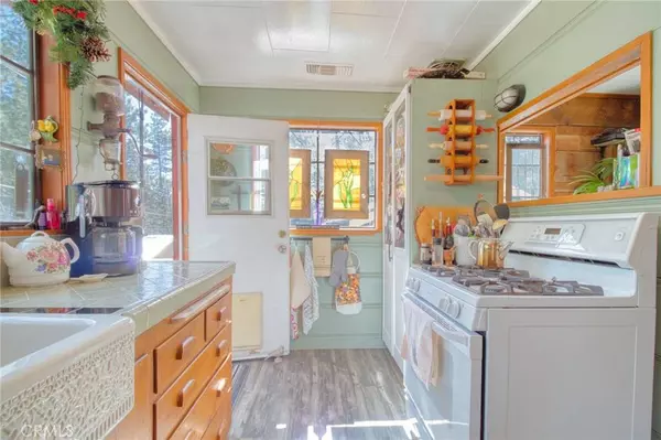 1154 Lark RD, Wrightwood, CA 92397