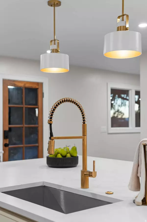 45 W 400 N, Lindon, UT 84042