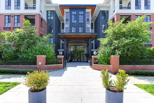 15138 34 AVE #324, Surrey, BC V3Z 0Y5