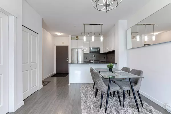 15138 34 AVE #324, Surrey, BC V3Z 0Y5