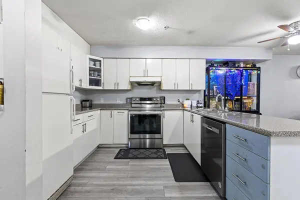 12160 80 AVE #103, Surrey, BC V3W 0V3