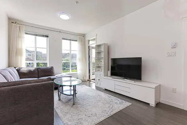 15138 34 AVE #324, Surrey, BC V3Z 0Y5