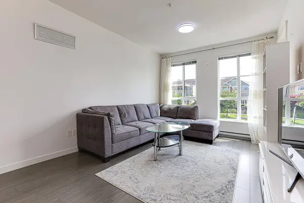 15138 34 AVE #324, Surrey, BC V3Z 0Y5