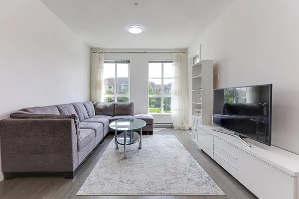 15138 34 AVE #324, Surrey, BC V3Z 0Y5