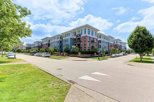 15138 34 AVE #324, Surrey, BC V3Z 0Y5