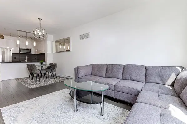 15138 34 AVE #324, Surrey, BC V3Z 0Y5