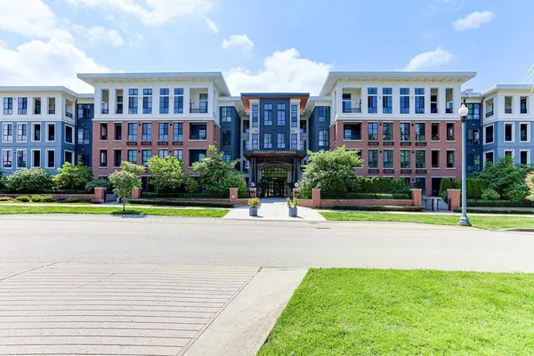 15138 34 AVE #324, Surrey, BC V3Z 0Y5