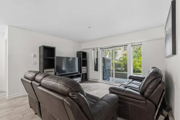 8695 160 ST #206, Surrey, BC V4N 6L6
