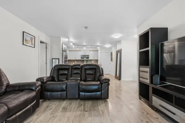 8695 160 ST #206, Surrey, BC V4N 6L6