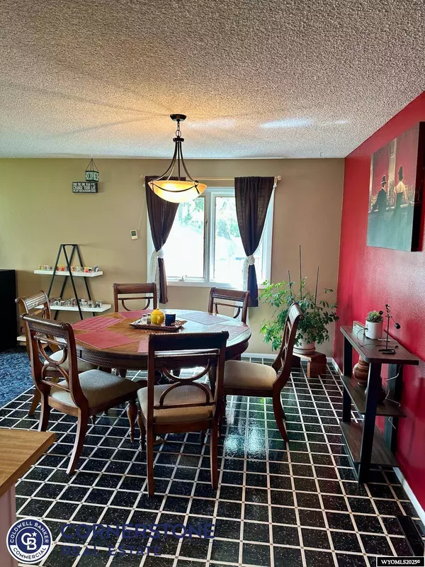 1049 Cardiff, Casper, WY 82609