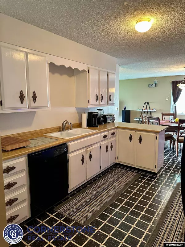 1049 Cardiff, Casper, WY 82609