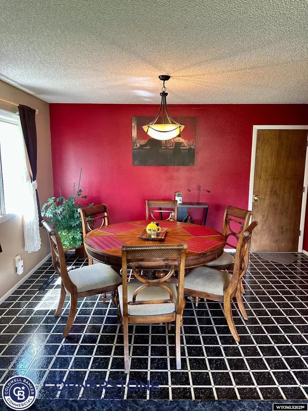 1049 Cardiff, Casper, WY 82609