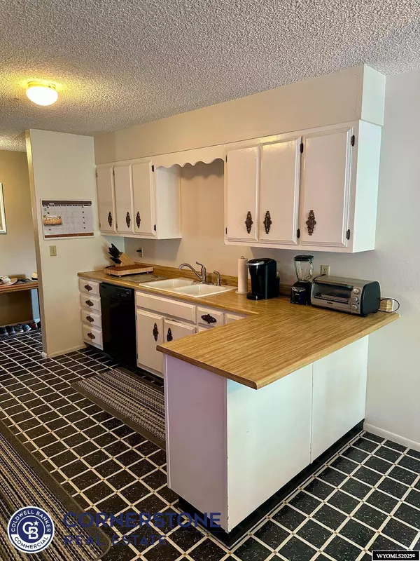 1049 Cardiff, Casper, WY 82609