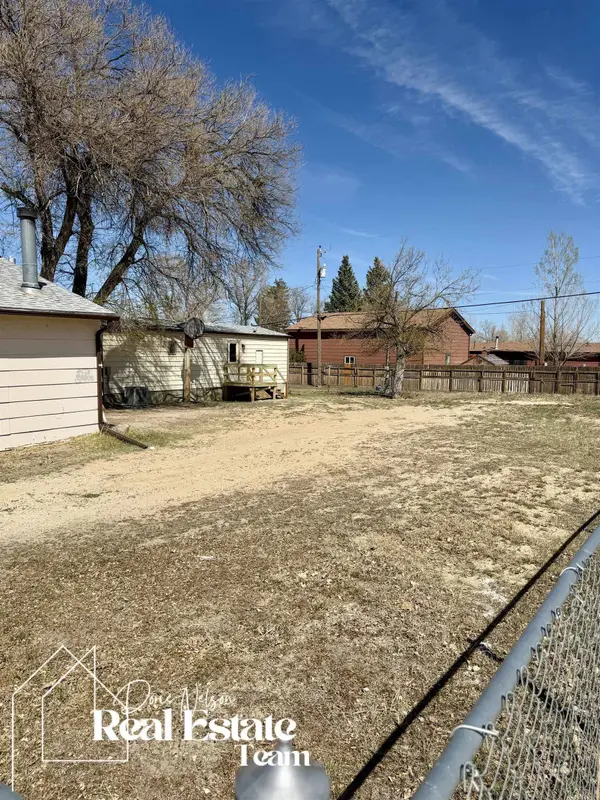 147 S 4th Avenue, Mills, WY 82644