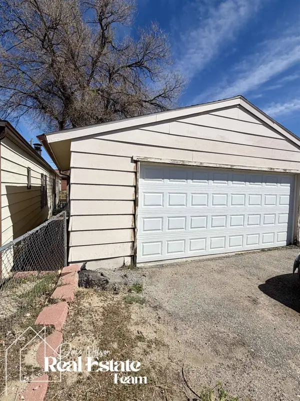 147 S 4th Avenue, Mills, WY 82644