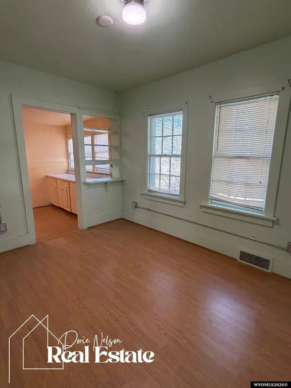 48 N 3rd Avenue, Mills, WY 82604