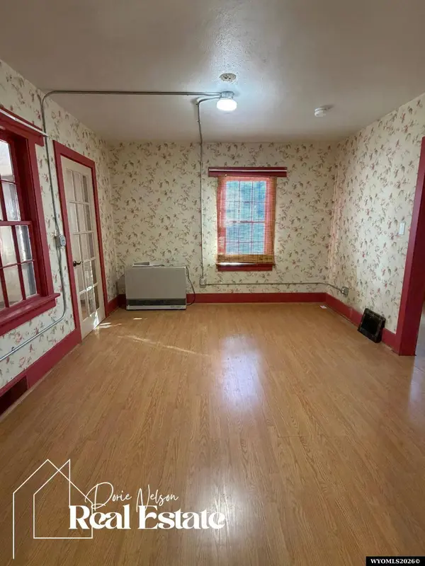 48 N 3rd Avenue, Mills, WY 82604