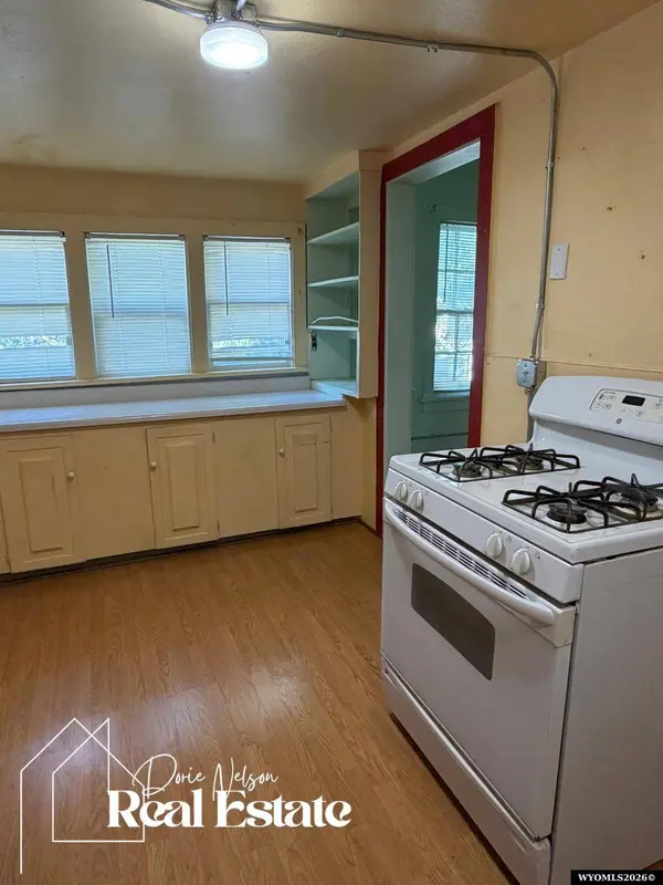48 N 3rd Avenue, Mills, WY 82604