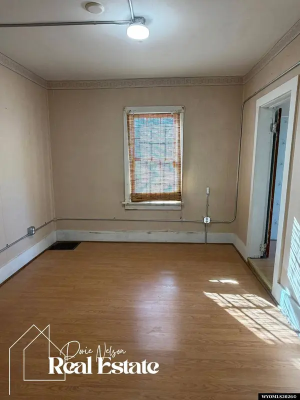 48 N 3rd Avenue, Mills, WY 82604