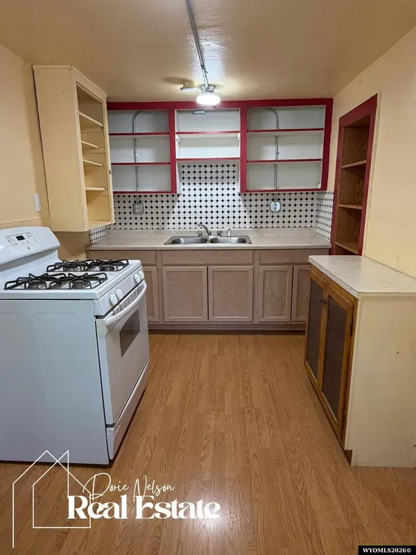 48 N 3rd Avenue, Mills, WY 82604